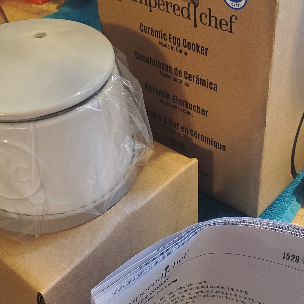 Pampered chef ceramic egg cooker